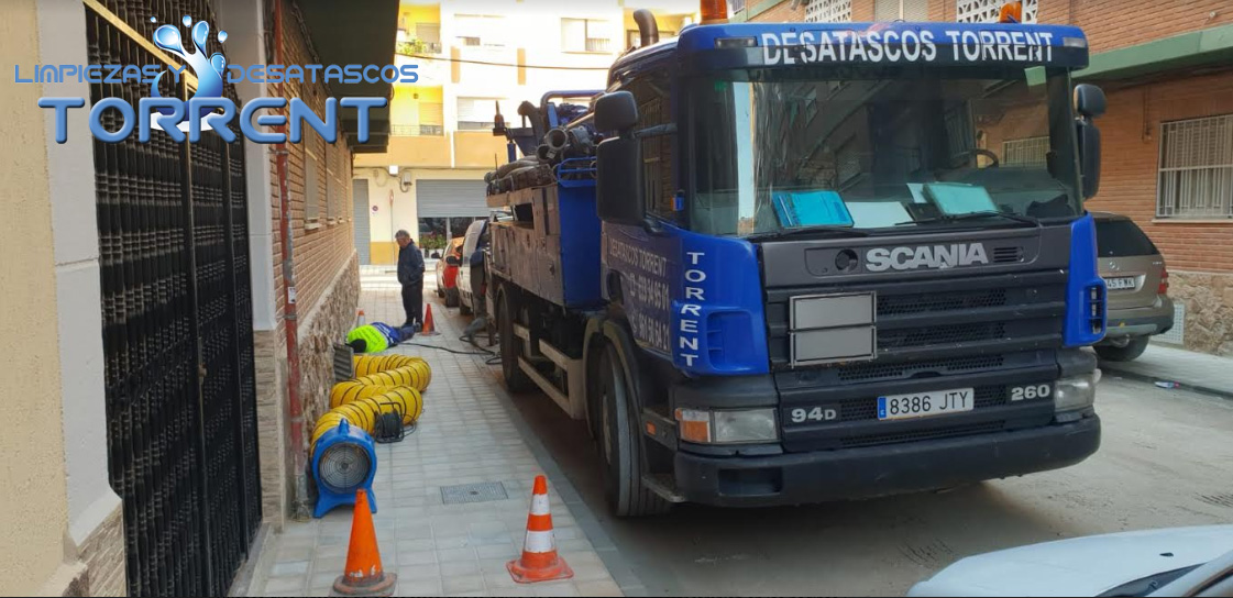 Vehículo limpiezas y mantenimiento de alcantarillado en Valencia